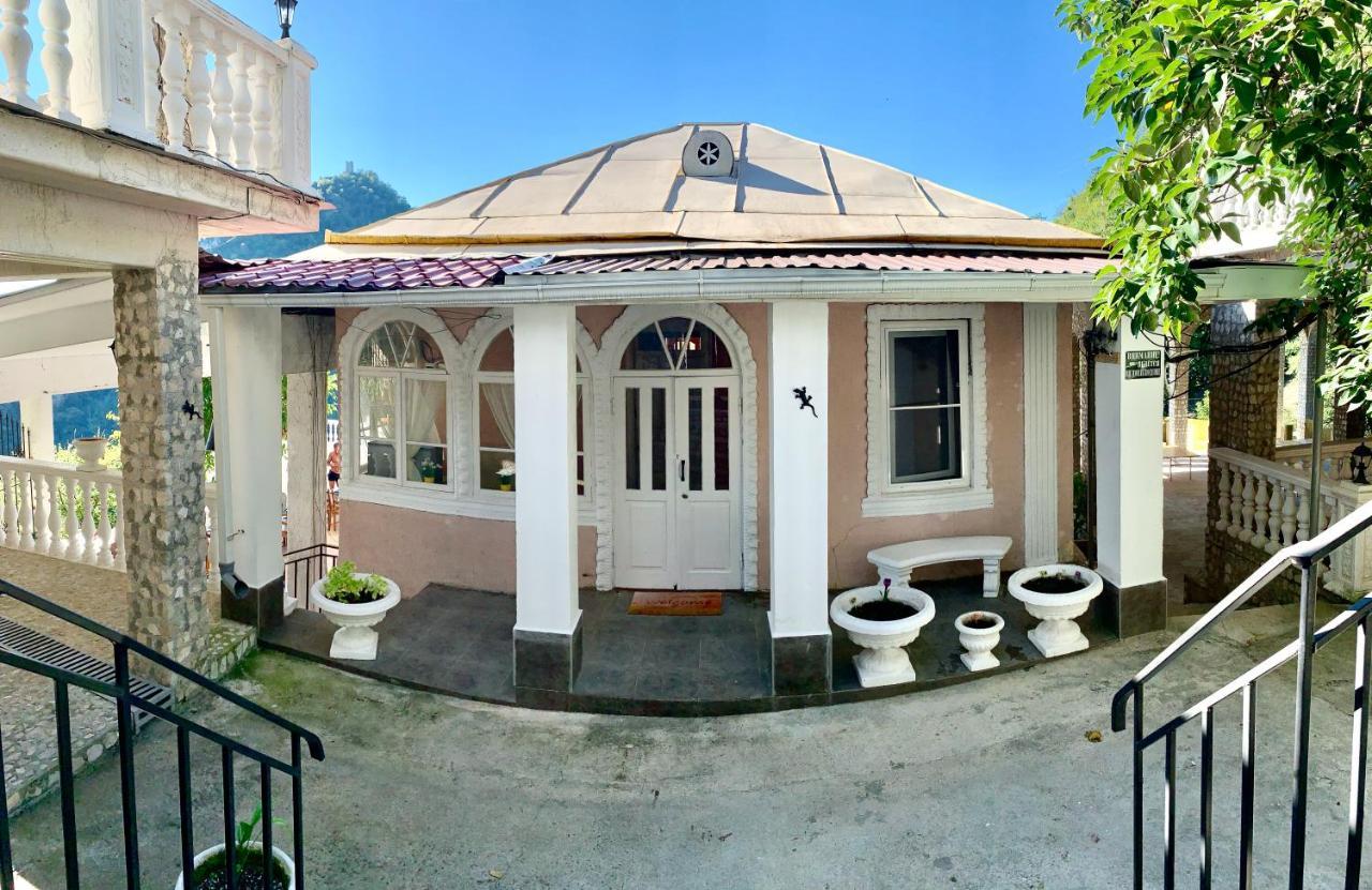 Замок Орлиное Гнездо New Athos Экстерьер фото